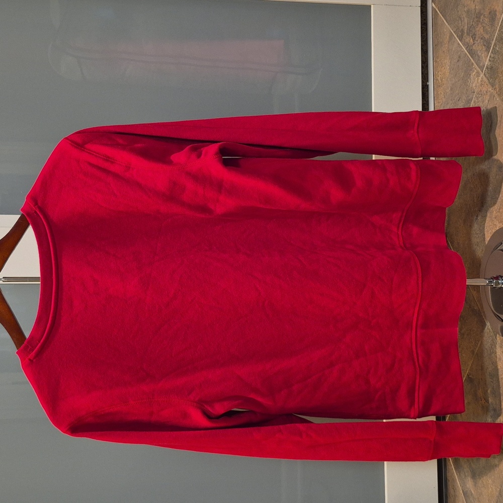 Red 'MOM' Volleyball Sweatshirt - Picture 2 of 3